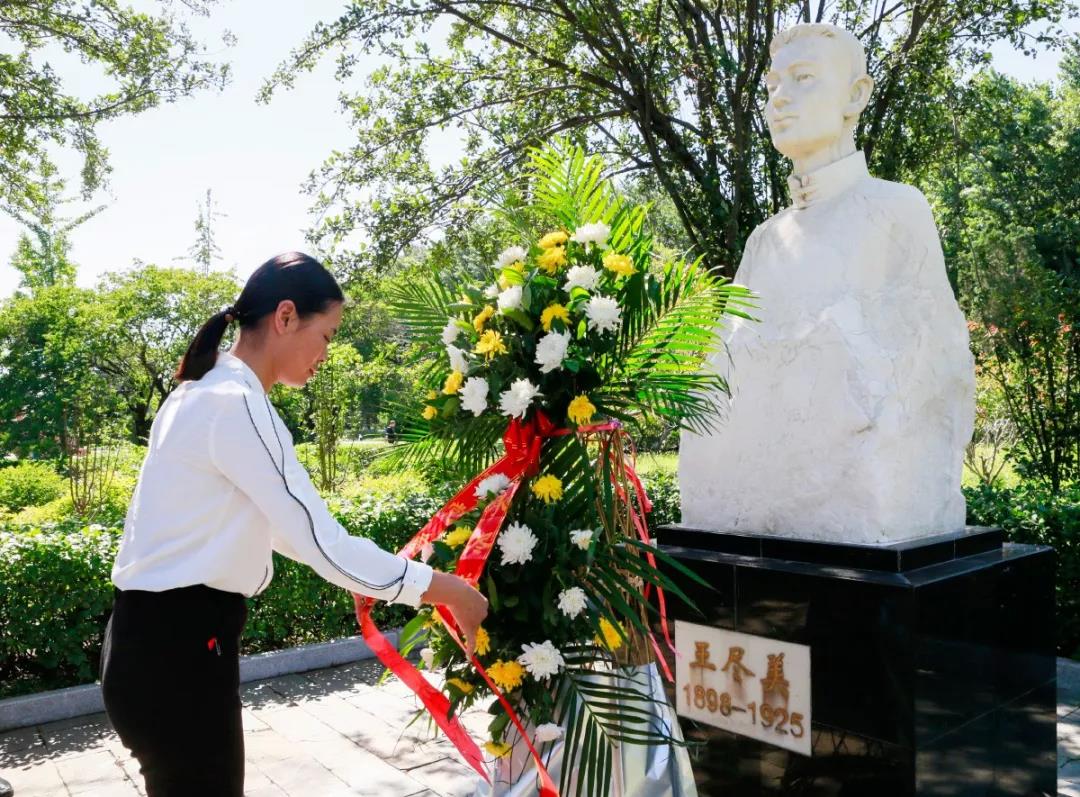 从党的一大代表王尽美到党的十九大代表王中美，中铁工业人这样传承初心